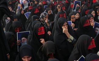 Irán amenaza con una respuesta "más rápida, más intensa y más dolorosa" a los ataques de EU; estrecho de Ormuz será "zona prohibida"