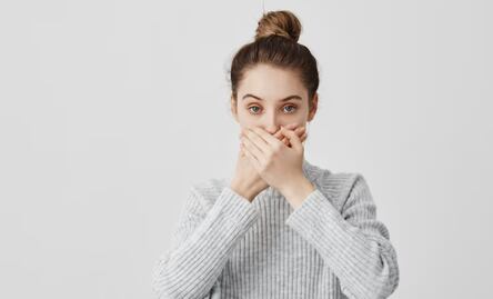 Esta es la vitamina que te ayudará a eliminar el mal aliento