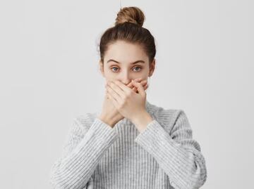 Esta es la vitamina que te ayudará a eliminar el mal aliento