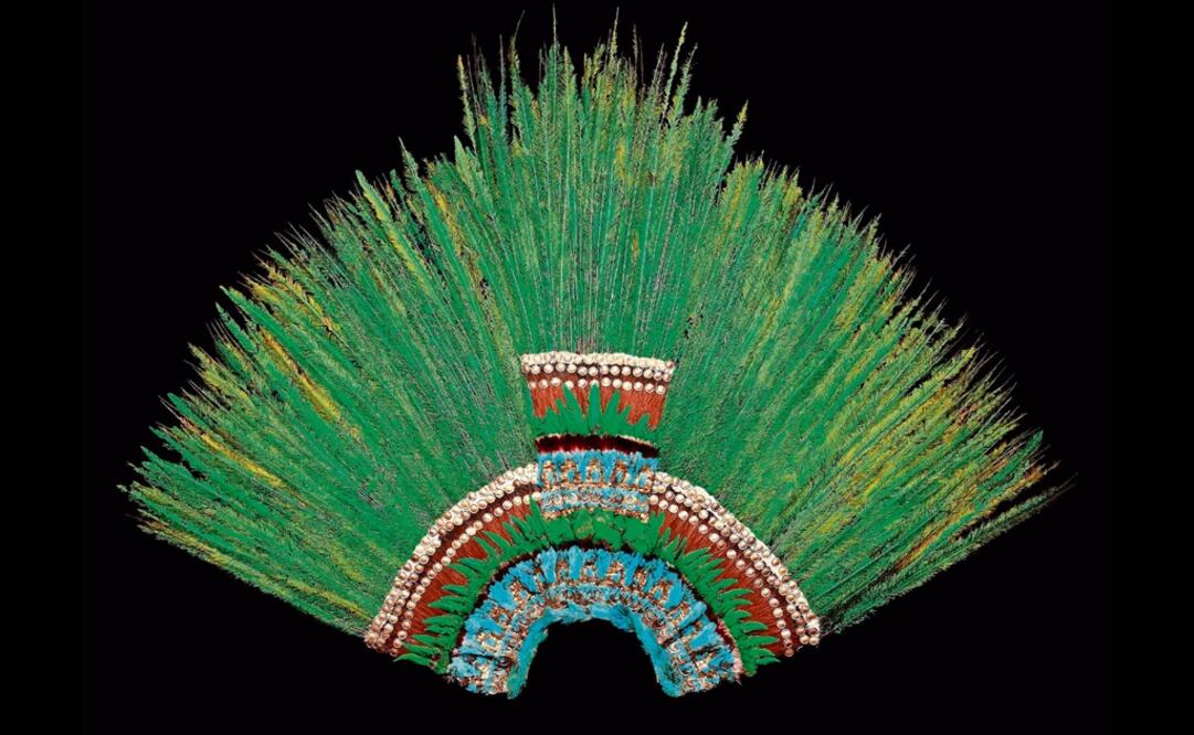 Moctezuma’s headdress was made in the 16th century – Photo: Museum of Ethnology Vienna/EL UNIVERSAL