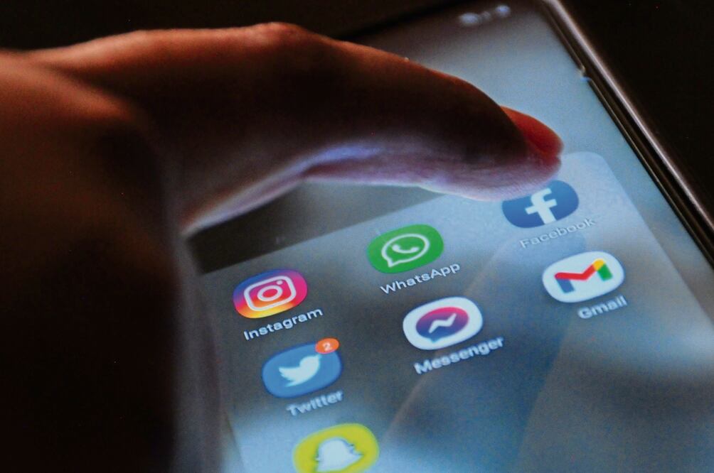 Al navegar en internet o redes sociales se puede caer en trata de personas. Foto: Cuartoscuro