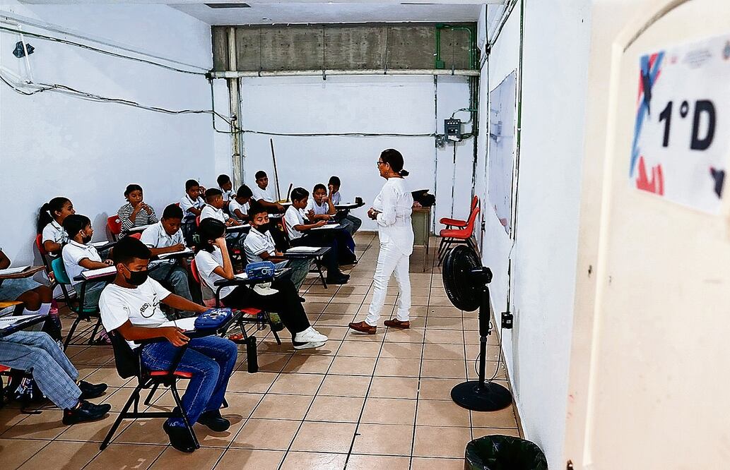 A los alumnos de primaria y secundaria se les aplicará un examen en diferentes materias como Lectura, Matemáticas, Formación Cívica y Ética que ayudará a conocer su nivel de aprendizaje. Foto: EFE