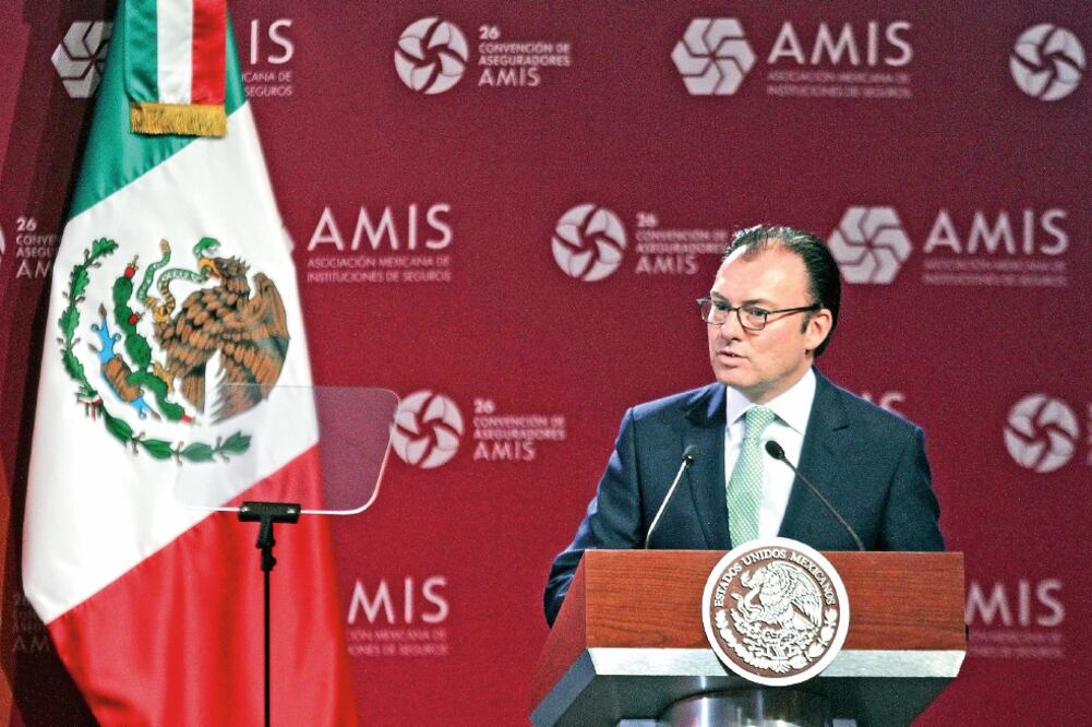Luis Videgaray, secretario de Hacienda, aseguró que implementarán instrumentos precisos para tener mayor detalle de las características y componentes de cada producto textil (CARLOS MEJÍA. EL UNIVERSAL)