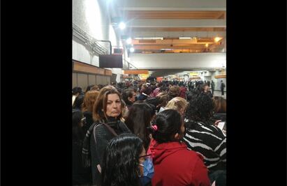 “Llevo 30 minutos esperando un tren”, Metro dice que avance en la Línea 7 es de 4 minutos; usuarios lo desmienten 