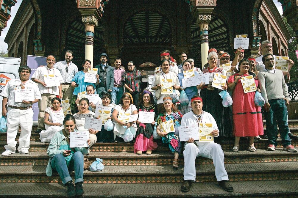 Los médicos tradicionales que tomaron este curso recibieron un reconocimiento de la Sederec (ALEJANDRO ACOSTA. EL UNIVERSAL)