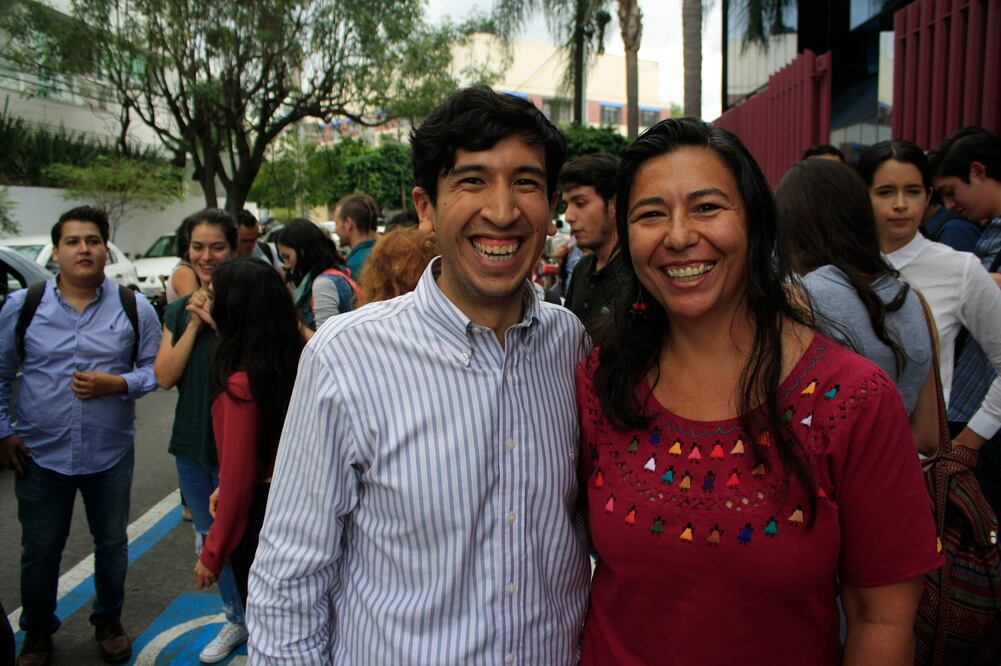 Pedro Kumamoto, diputado independiente de Jalisco, y la activista Juanita Delgado. Foto: Jorge Alberto Mendoza / EL UNIVERSAL