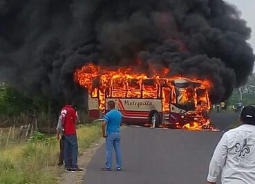 Deja 2 muertos incendio de autobús en Veracruz