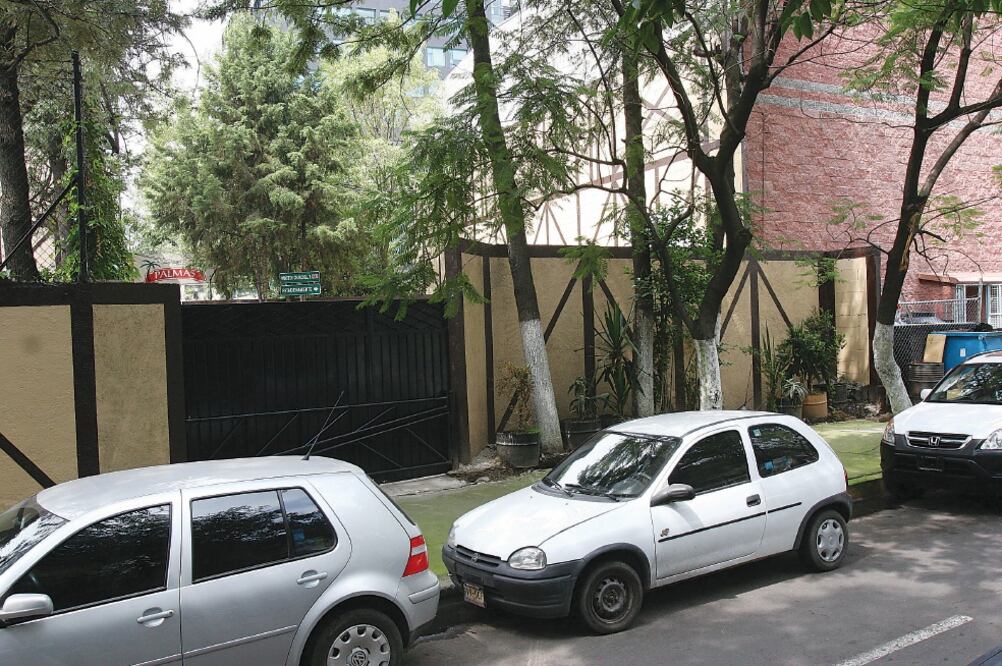 Los vecinos aseguran que en su colonia no hay mejoras; en cambio, las banquetas y el arroyo vehicular continúan en mal estado (ARCHIVO EL UNIVERSAL)