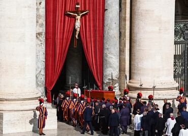 Papa Francisco: Miles dan último adiós al líder de la Iglesia católica mientras su sepulcro está casi listo; sigue el minuto a minuto