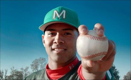 Pitcher de la oficina de beisbol creada por AMLO firma con los Phillies