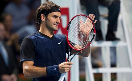 Federer sufre pero avanza en Basilea