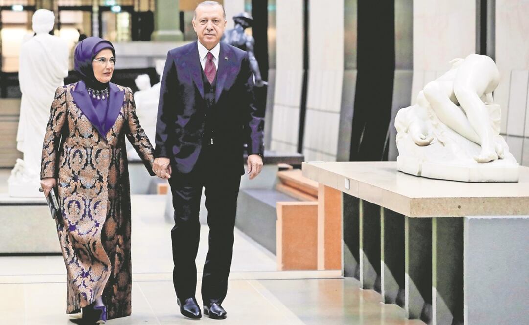 El presidente de Turquía, Recep Tayyip Erdogan, y su esposa Emine Erdogan llegan a una cena por el Día del Armisticio, en París, Francia. Foto: IAN LANGSDON. REUTERS