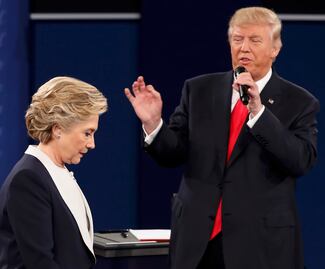 Si fuera presidente, Clinton estaría "en la cárcel" por correos: Trump