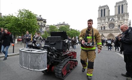 "Colossus", el robot bombero que ayudó a controlar el incendio en Notre Dame