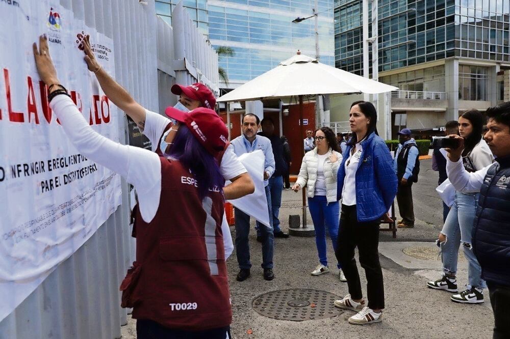 La alcaldesa, Lía Limón, participó en la colocación de los sellos y reiteró que nadie puede estar por encima de la ley.  Foto: Especial