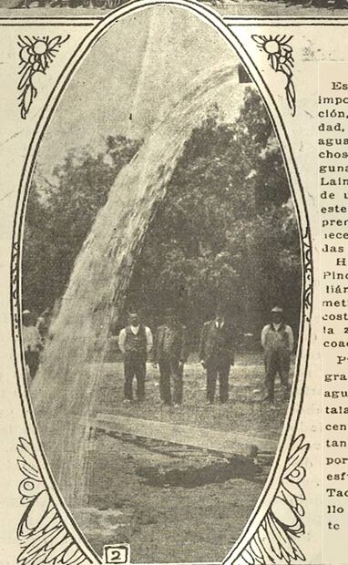Chorro de agua potable emergiendo del tanque que surtía a la colonia de San Pedro de los Pinos y Tacubaya en 1925. Hemeroteca EL UNIVERSAL.