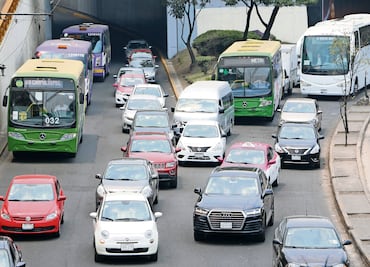 Este jueves 4 de julio no circulan autos con engomado verde