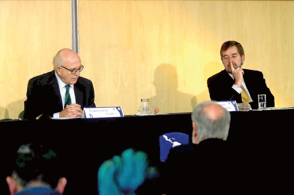 Francisco Valdés Ugalde y Juan Ramón de la Fuente, ex rector de la UNAM, inauguraron el seminario Federalismo, Seguridad, Derechos Humanos y Justicia (FERNANDO RAMÍREZ. EL UNIVERSAL)