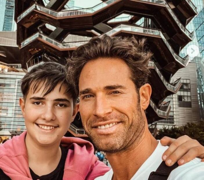 Sebastián Rulli presume a su hijo Santiago: ¡Tienen la misma sonrisa!