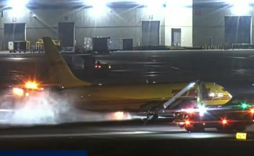 Estallan y se incendian llantas de avión de DHL en el aeropuerto de Los Ángeles. Foto: Captura de video
