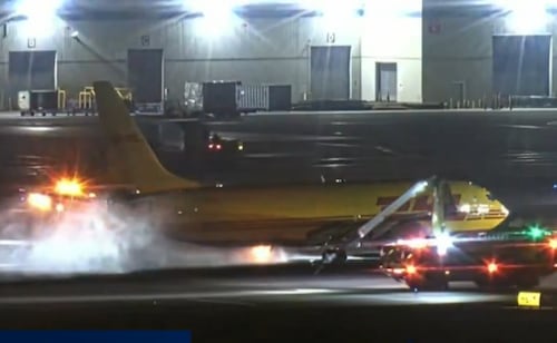 Estallan y se incendian llantas de avión de DHL en el aeropuerto de Los Ángeles; autoridades investigan