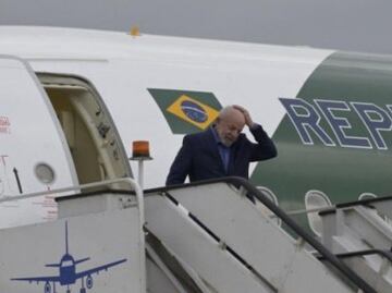 Humo, fallas con internet y 5 horas de vuelo en círculo: los momentos de tensión en el avión de Lula cuando volvía de México