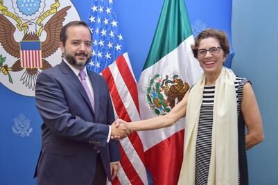 Firman acuerdo para protección de periodistas