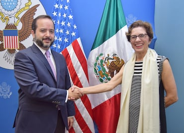 Firman acuerdo para protección de periodistas