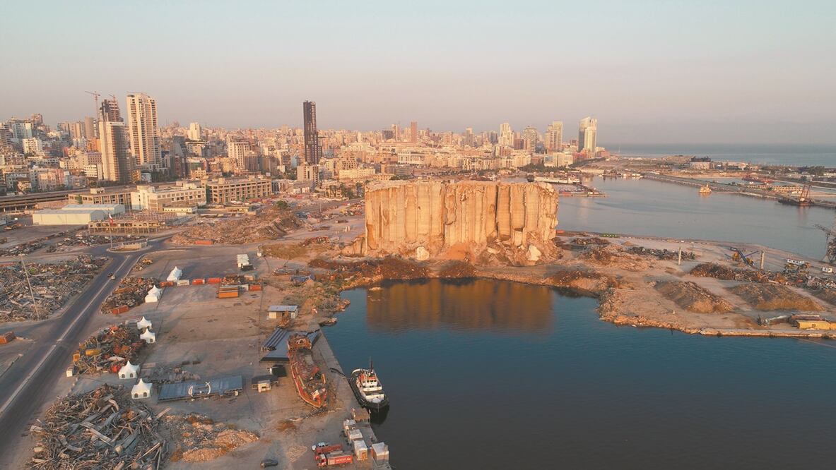 El área del puerto de Beirut, un año después de una gran explosión. Foto: WAEL HAMZEH. EFE
