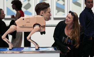 Art Basel Miami Beach exhibe robots inspirados en Musk, Bezos, Zuckerberg y Picasso
