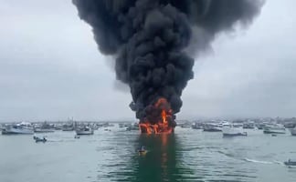 VIDEO: Emergencia en puerto de Ecuador; reportan incendio de embarcaciones en Manta