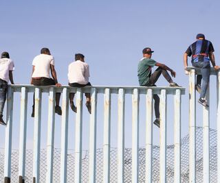 Pugnan por mantener diputado migrante