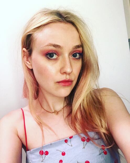 Dakota Fanning posando. Fuente: Instagram @dakotafanning