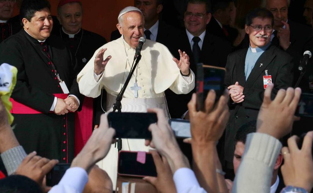 "Dios bendiga a la mujer paraguaya, la más gloriosa de América", dijo Francisco (Foto: EFE)