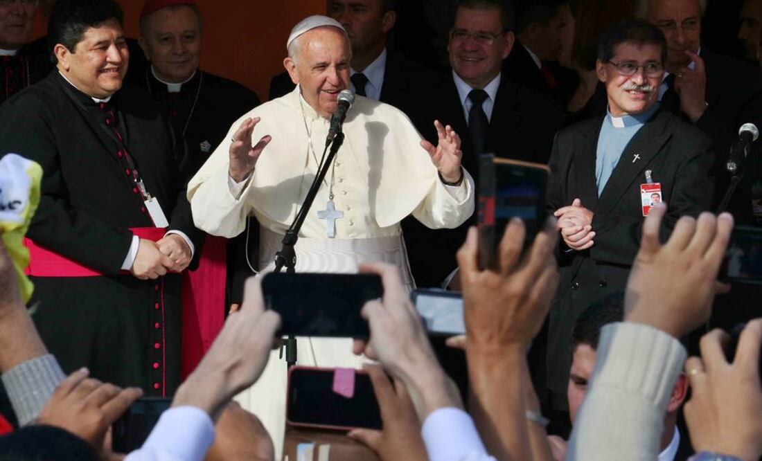 "Dios bendiga a la mujer paraguaya, la más gloriosa de América", dijo Francisco (Foto: EFE)