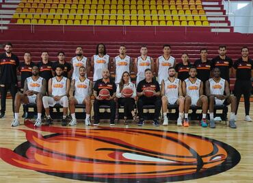 Mara Lezama celebra el regreso de Quintana Roo al básquetbol con el equipo "El Calor de Cancún"