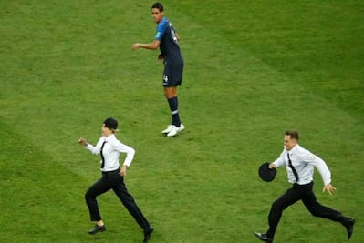 Detienen a activistas de Pussy Riot que protestaron durante la final del Mundial