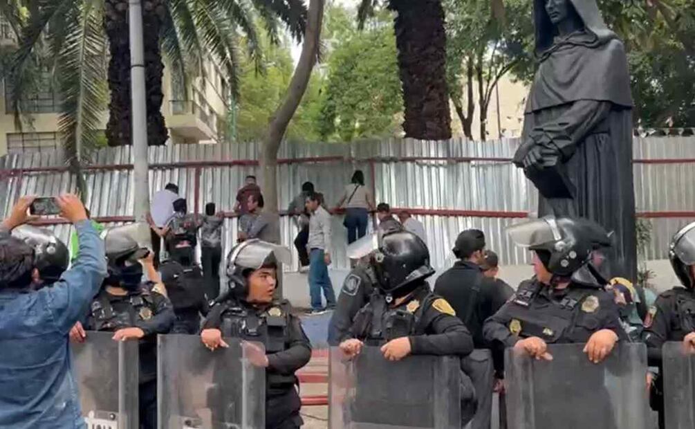 Quitan tapiado de Plaza Giordano Bruno. Foto: Captura de pantalla