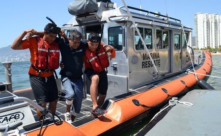 Rescatan marinos a hombre atrapado en acantilado de Acapulco