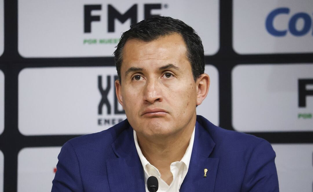 La Comisión de Arbitraje realiza cambios; se va el chileno Enrique Osses FOTO: IMAGO