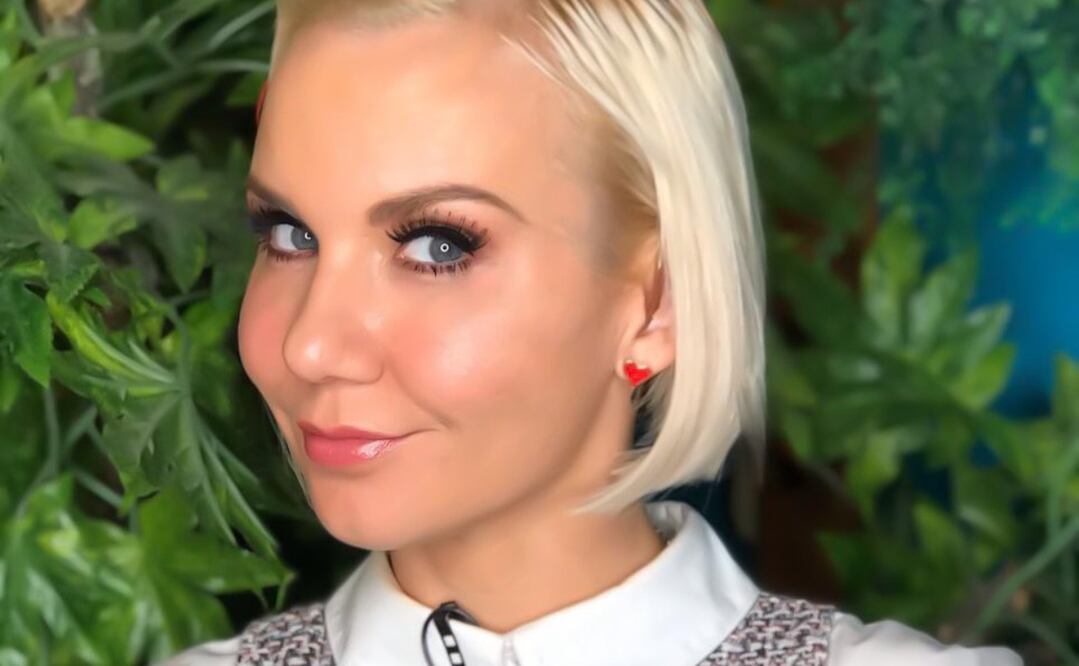 La conductora eligió un atuendo que quedó a medias. Foto: Instagram