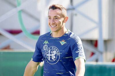 Derbi sevillano, difícil prueba para Guardado y Lainez