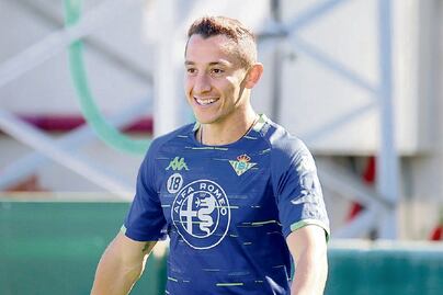 Derbi sevillano, difícil prueba para Guardado y Lainez