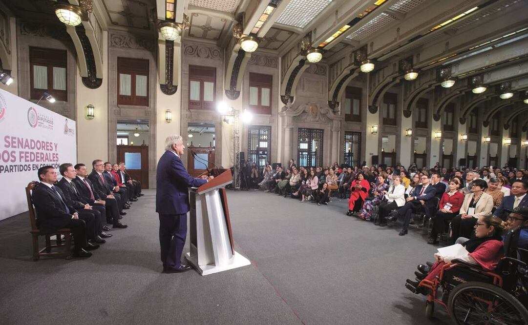 El presidente López Obrador se reunió con las corcholatas y legisladores de Morena, PT y PVEM para agradecerles su lealtad y apoyo a las reformas estratégicas para su gobierno; en el encuentro se notó la ausencia de Ricardo Monreal.