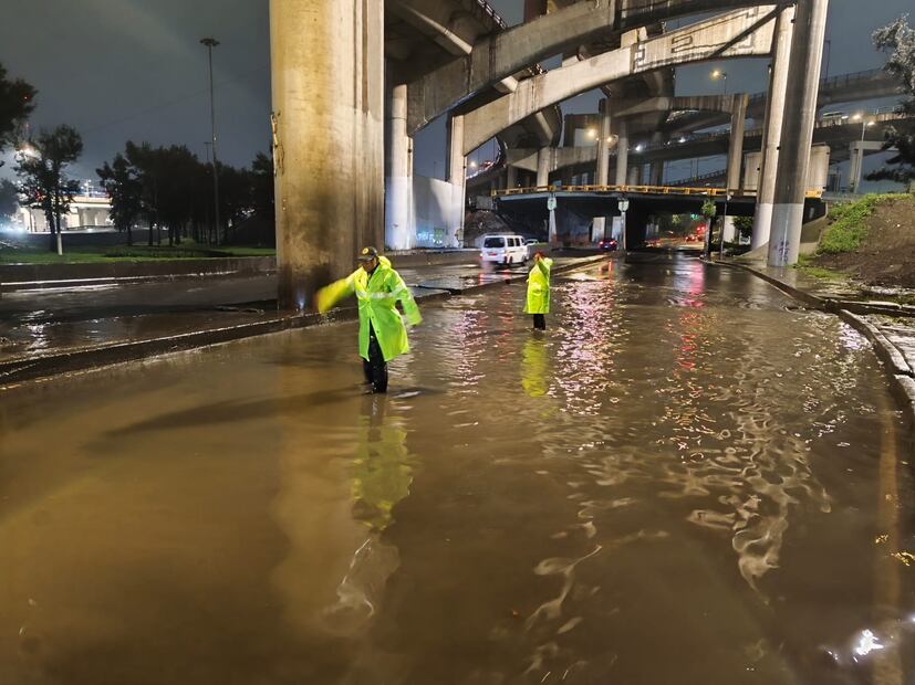 Reportan importantes inundaciones en calzada Ignacio Zaragoza. (Foto: especial)
