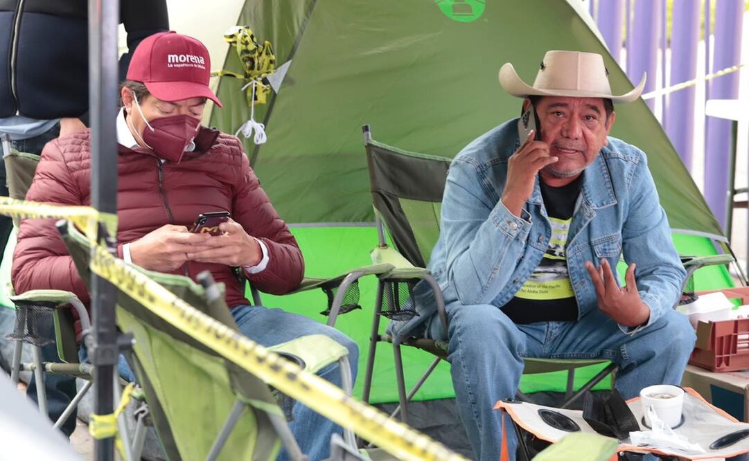 Félix Salgado Macedonio mantiene un plantón afuera del INE. Foto: Berenice Fregoso / EL UNIVERSAL 