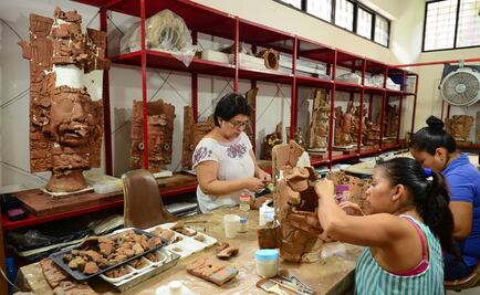 INAH restaura portaincensarios efigie en Palenque