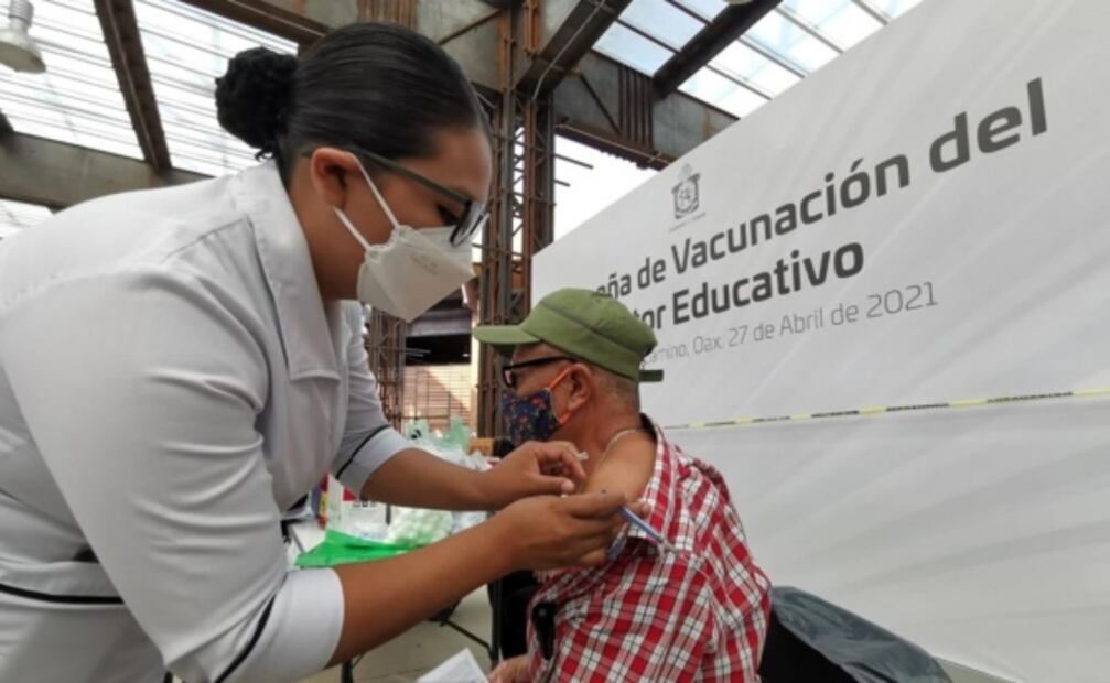 Con control de la Guardia Nacional, fluye vacunación antiCovid-19 de maestros en Oaxaca
