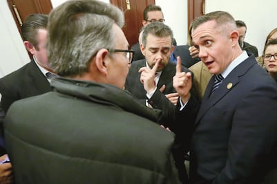 Diputados chocan por sueldo de concejales