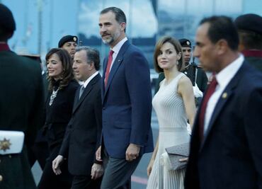Llegan reyes de España a México; comienzan gira